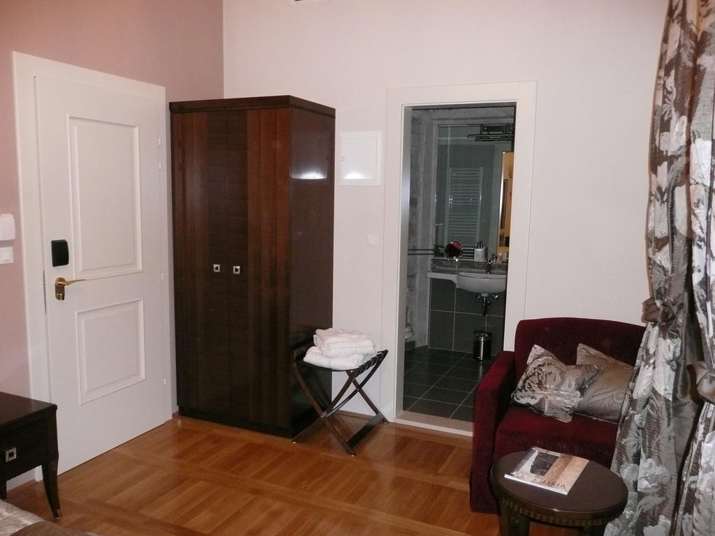 Palace Augubio Split Room photo