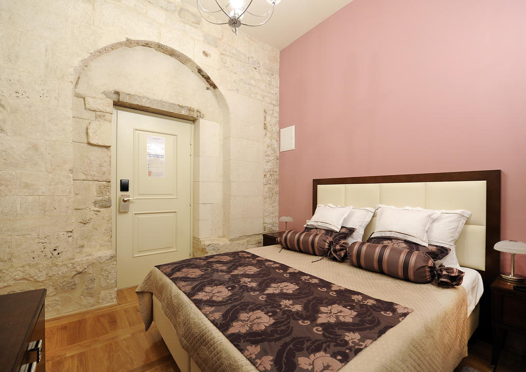 Palace Augubio Split Room photo