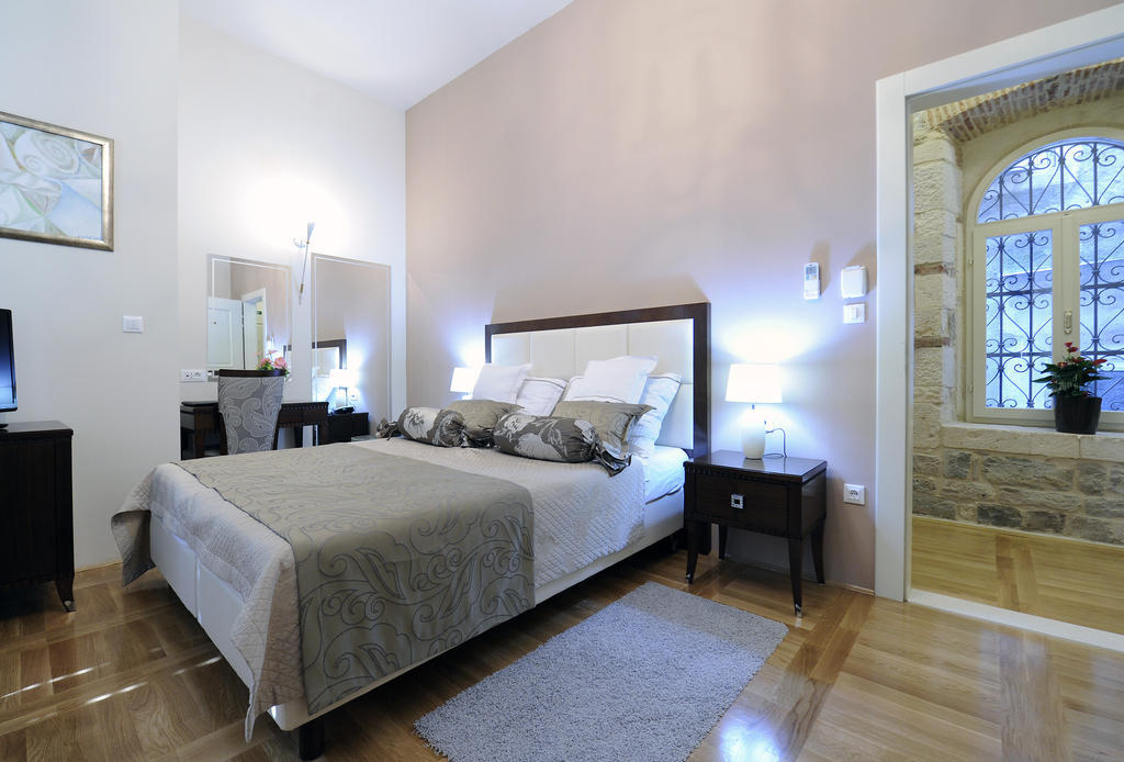 Palace Augubio Split Room photo