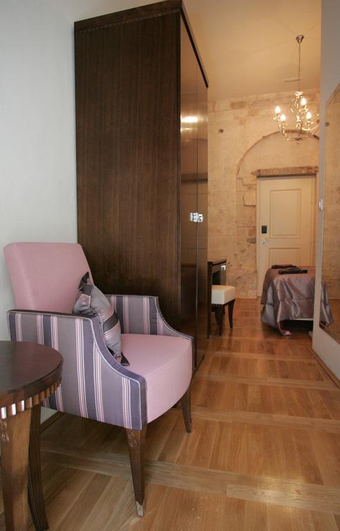 Palace Augubio Split Room photo