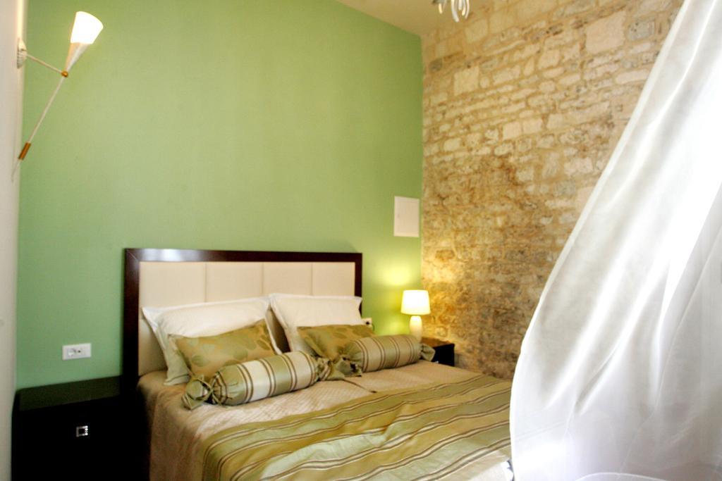 Palace Augubio Split Room photo