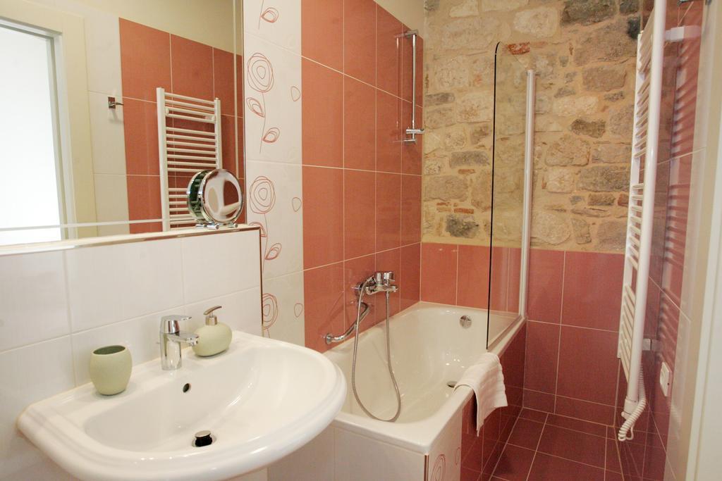 Palace Augubio Split Room photo