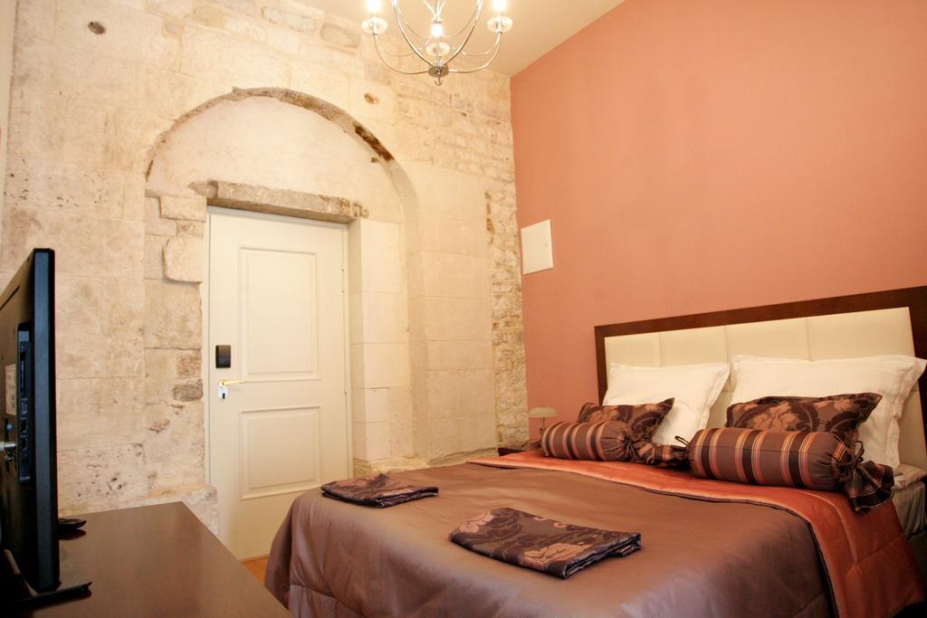 Palace Augubio Split Room photo