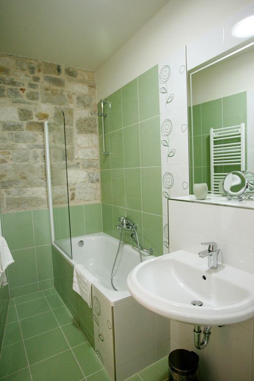 Palace Augubio Split Room photo